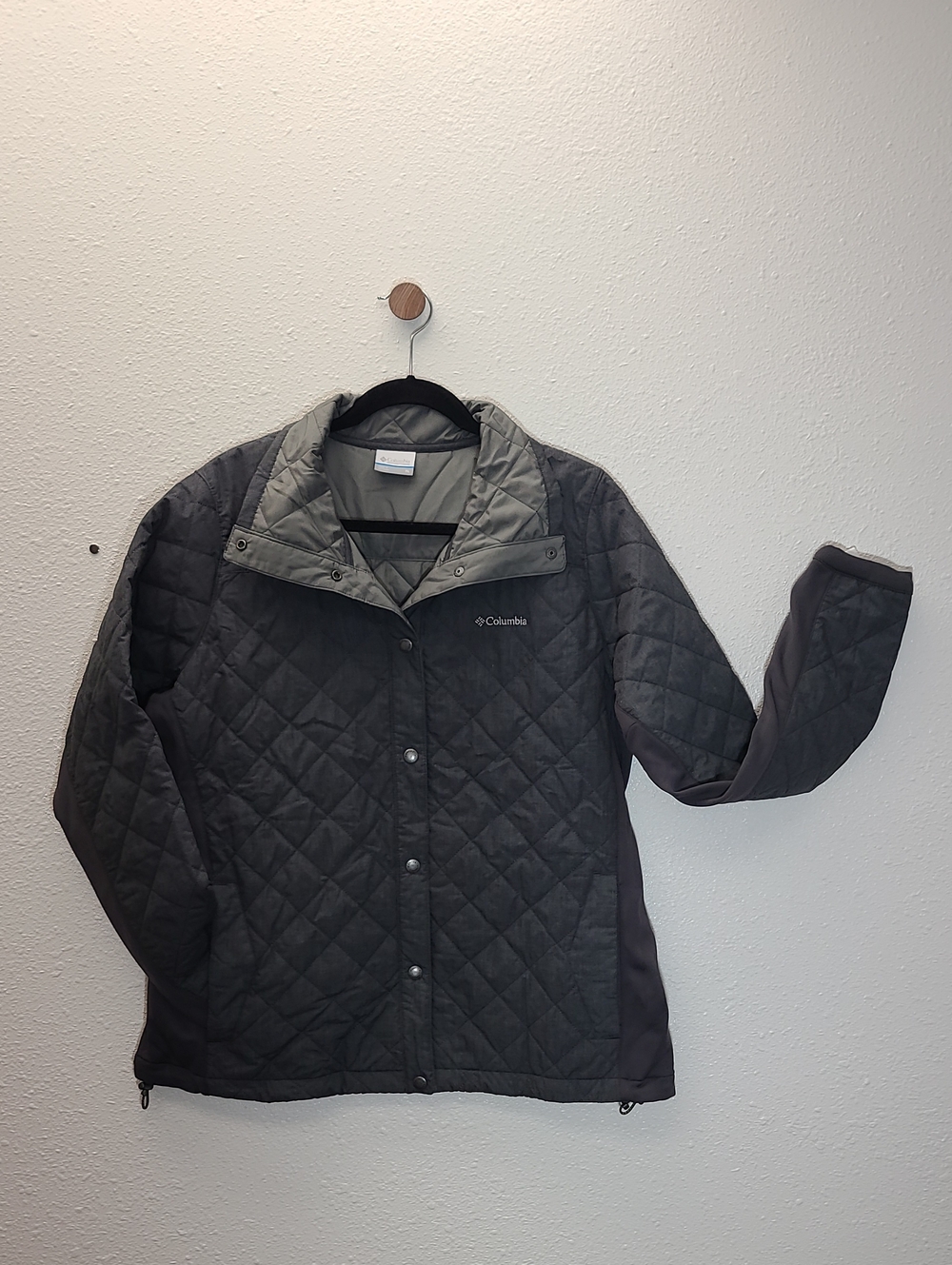 Columbia Quilted Jacket in Charcoal Gray with Light Gray Lining - Pilsner Peak